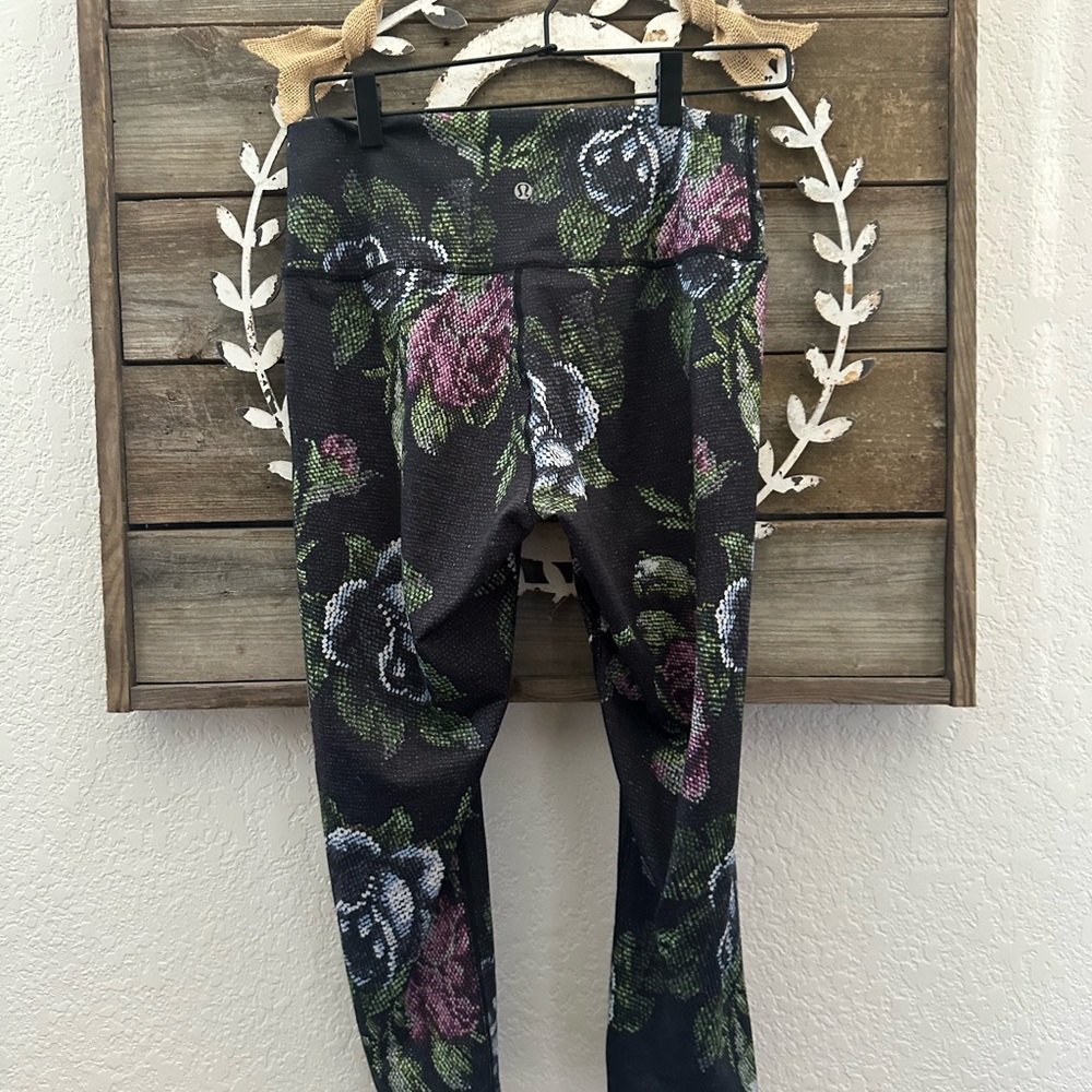 lululemon Wunder under Leggings with Garden party Floral Design ladies size 10 - Picture 2 of 8